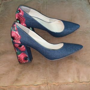 Jessica Simpson Lannah floral denim chunky heel 6 EUC